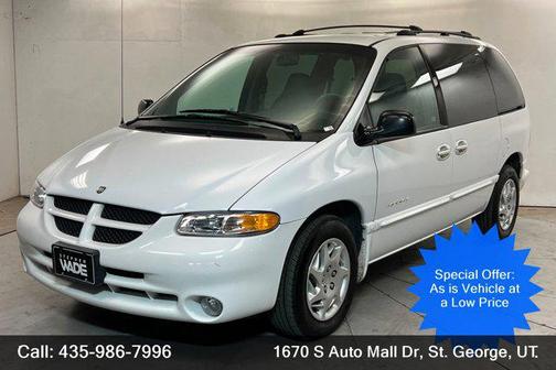 White 2000 Dodge Caravan SE
