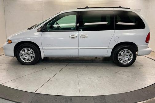 White 2000 Dodge Caravan SE