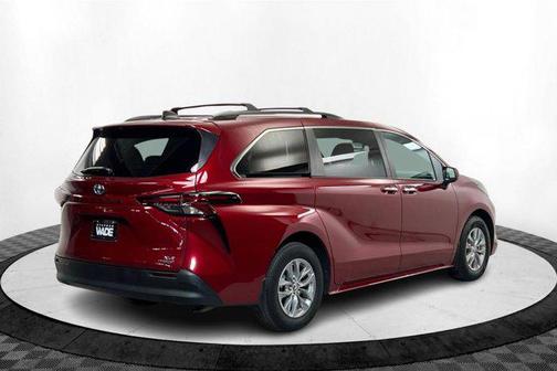 2023 Toyota Sienna XLE 8 Passenger