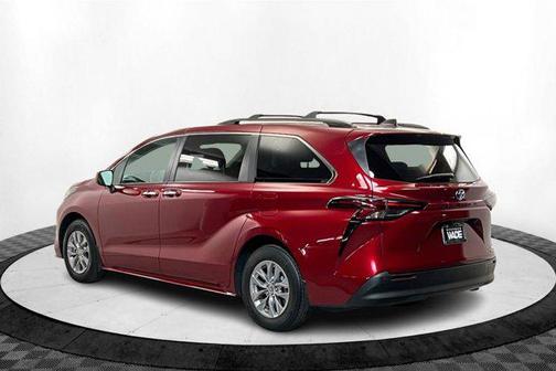 2023 Toyota Sienna XLE 8 Passenger