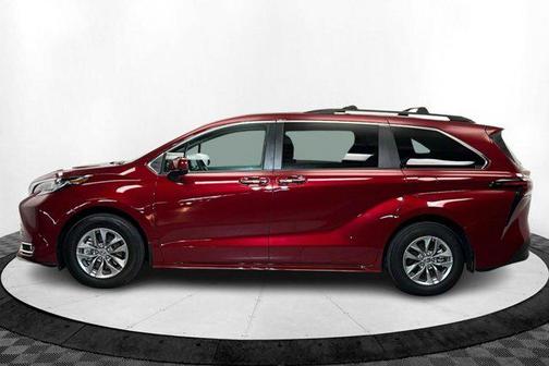 2023 Toyota Sienna XLE 8 Passenger