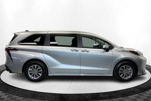2023 Toyota Sienna XLE 7 Passenger