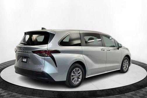 2023 Toyota Sienna XLE 7 Passenger