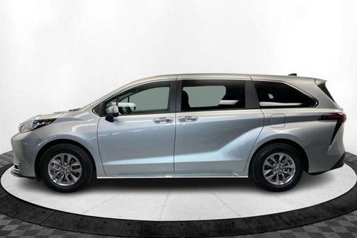 2023 Toyota Sienna XLE 7 Passenger