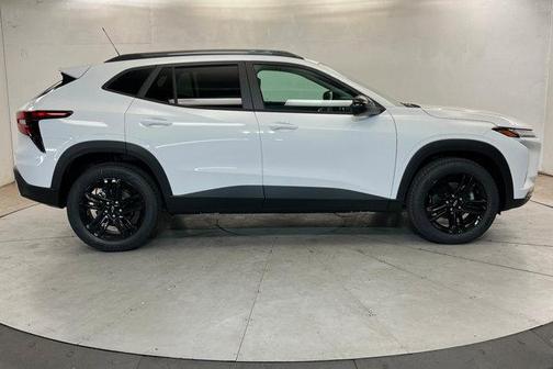 Summit White 2026 Chevrolet Trax FWD ACTIV
