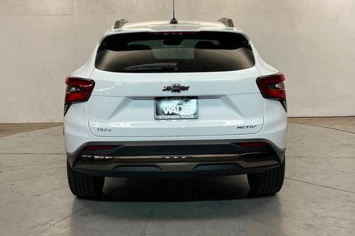 Summit White 2026 Chevrolet Trax FWD ACTIV
