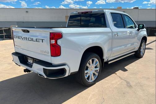Polar White Tricoat 2026 Chevrolet Silverado 1500 High Country