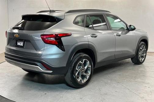 Sterling Gray Metallic 2025 Chevrolet Trax LT