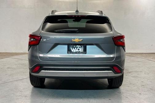 Sterling Gray Metallic 2025 Chevrolet Trax LT