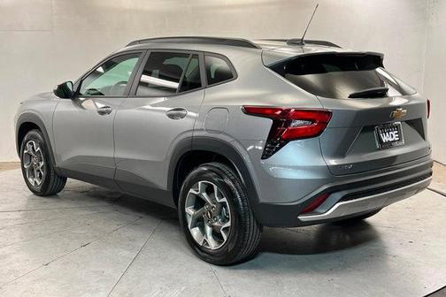 Sterling Gray Metallic 2025 Chevrolet Trax LT