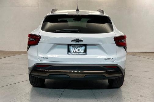Summit White 2025 Chevrolet Trax FWD ACTIV