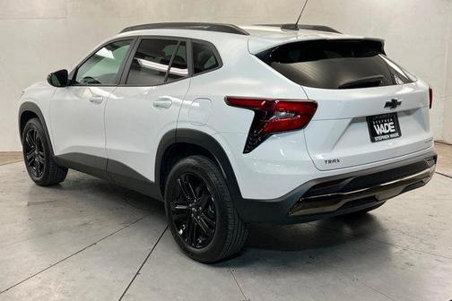 Summit White 2025 Chevrolet Trax FWD ACTIV