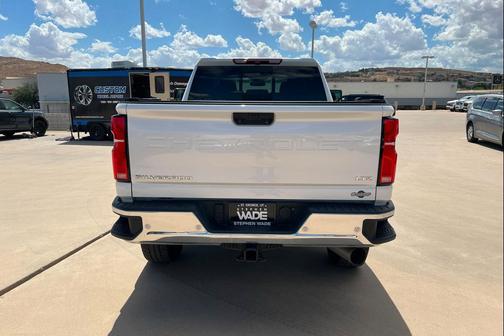 Iridescent Pearl Tricoat 2024 Chevrolet Silverado 3500 LTZ