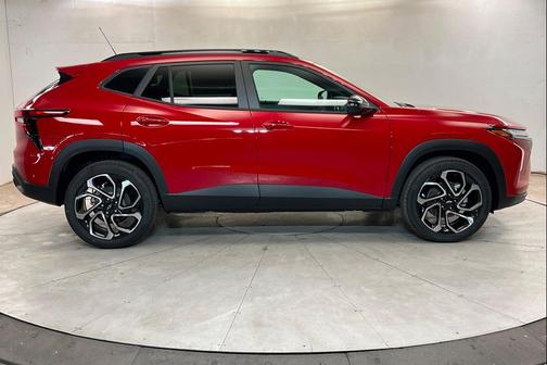 Apex Red 2026 Chevrolet Trax FWD 2RS