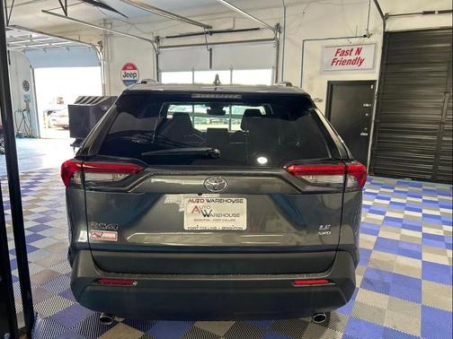 2020 Toyota RAV4 LE