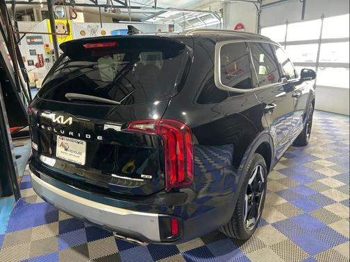 Ebony Black 2023 Kia Telluride S