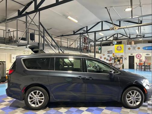 2021 Chrysler Pacifica Touring AWD