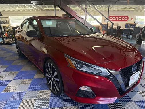 2022 Nissan Altima SR FWD
