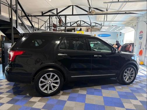 Black 2017 Ford Explorer Limited