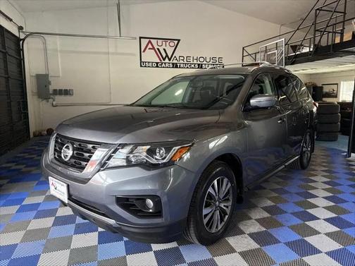 2017 Nissan Pathfinder SL