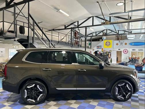 Dark Moss 2025 Kia Telluride S