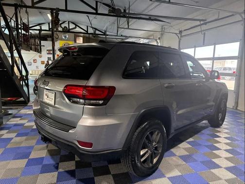 Billet Silver Metallic Clearcoat 2016 Jeep Grand Cherokee 75th Anniversary