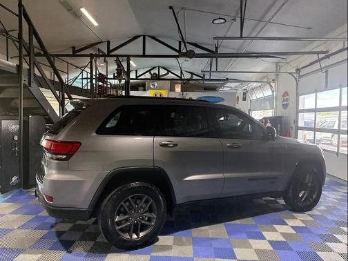 Billet Silver Metallic Clearcoat 2016 Jeep Grand Cherokee 75th Anniversary