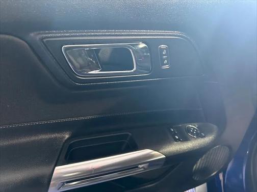 2016 Ford Mustang V6