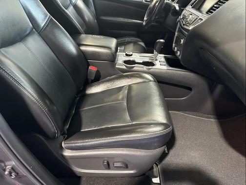 2017 Nissan Pathfinder SL