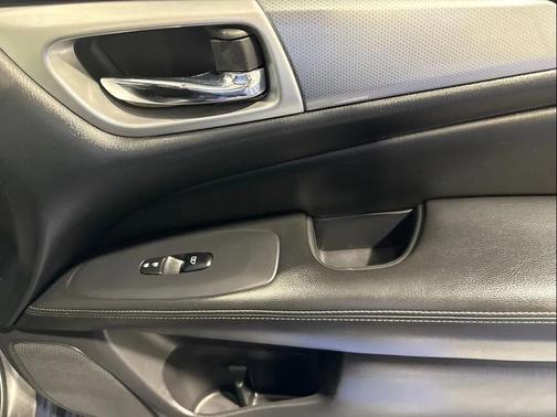 2017 Nissan Pathfinder SL