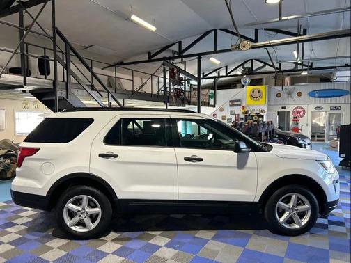 2018 Ford Explorer Base