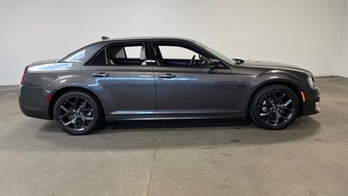 2023 Chrysler 300 Touring L