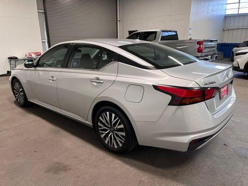 Brilliant Silver Metallic 2023 Nissan Altima 2.5 SV