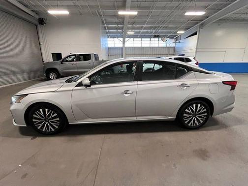 Brilliant Silver Metallic 2023 Nissan Altima 2.5 SV
