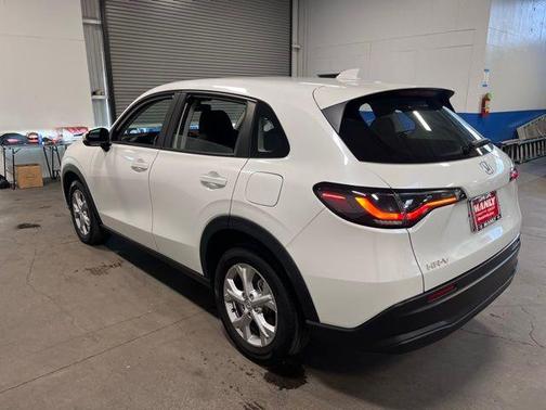 White 2023 Honda HR-V LX