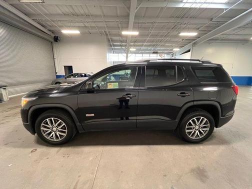 2017 GMC Acadia SLE-2