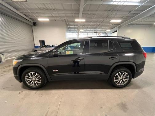 2017 GMC Acadia SLE-2