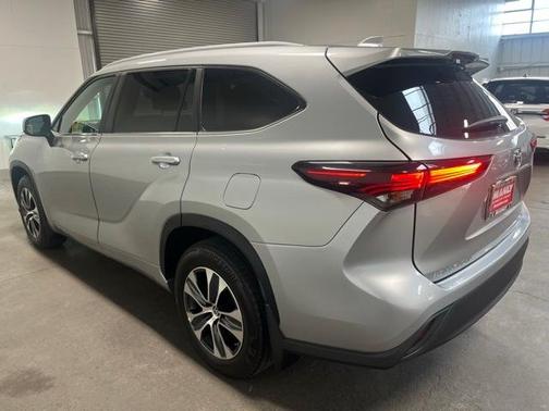 2024 Toyota Highlander Hybrid XLE