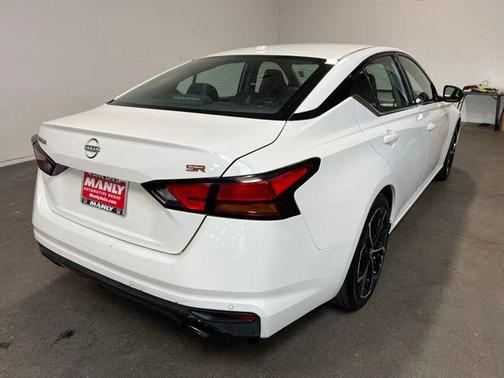 Glacier White 2024 Nissan Altima 2.5 SR