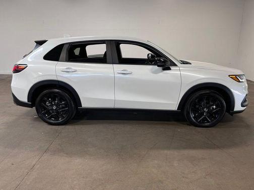 White 2024 Honda HR-V Sport