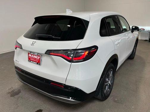 White 2024 Honda HR-V EX-L