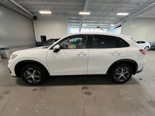 White 2024 Honda HR-V EX-L