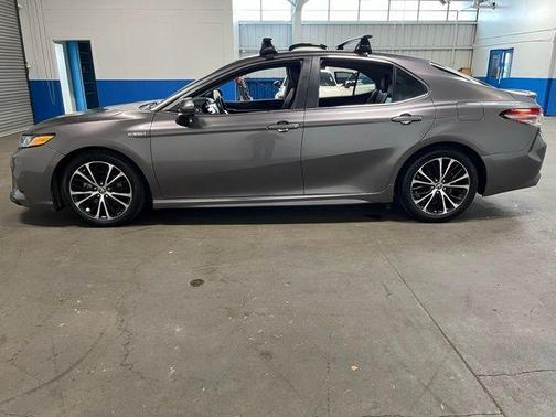 Gray 2018 Toyota Camry Hybrid SE