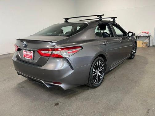 Gray 2018 Toyota Camry Hybrid SE