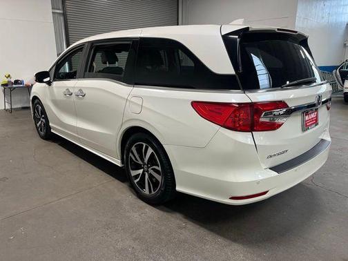 White 2019 Honda Odyssey Elite
