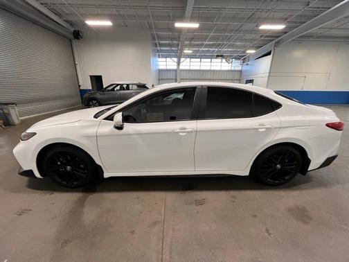 2025 Toyota Camry SE/SPECIAL PKGS