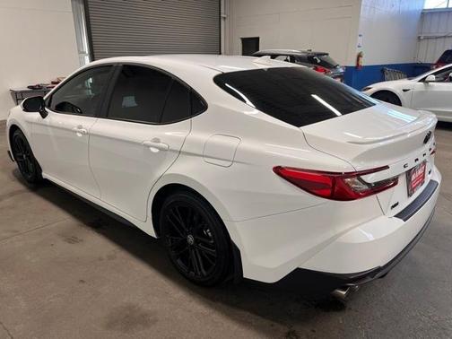 2025 Toyota Camry SE/SPECIAL PKGS