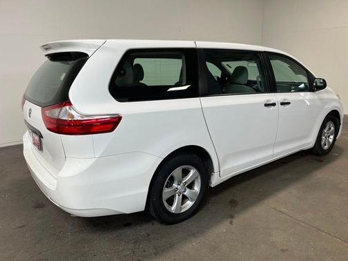White 2017 Toyota Sienna L