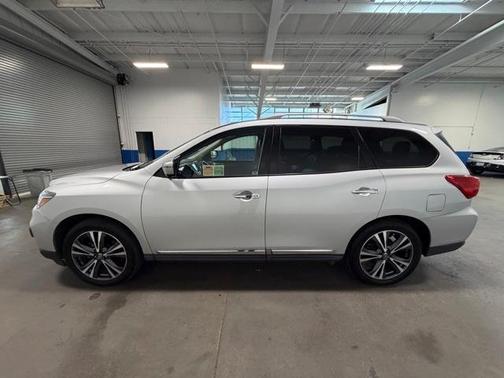 2020 Nissan Pathfinder Platinum