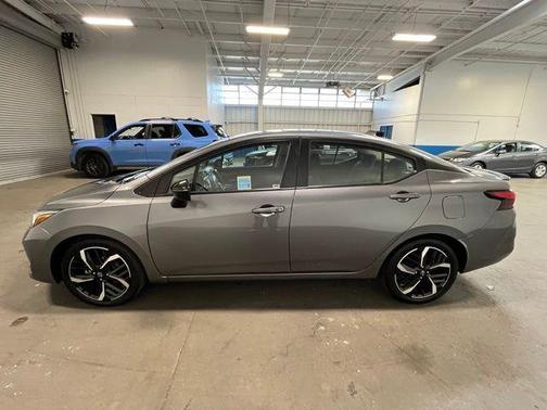 Gun Metallic 2024 Nissan Versa 1.6 SR
